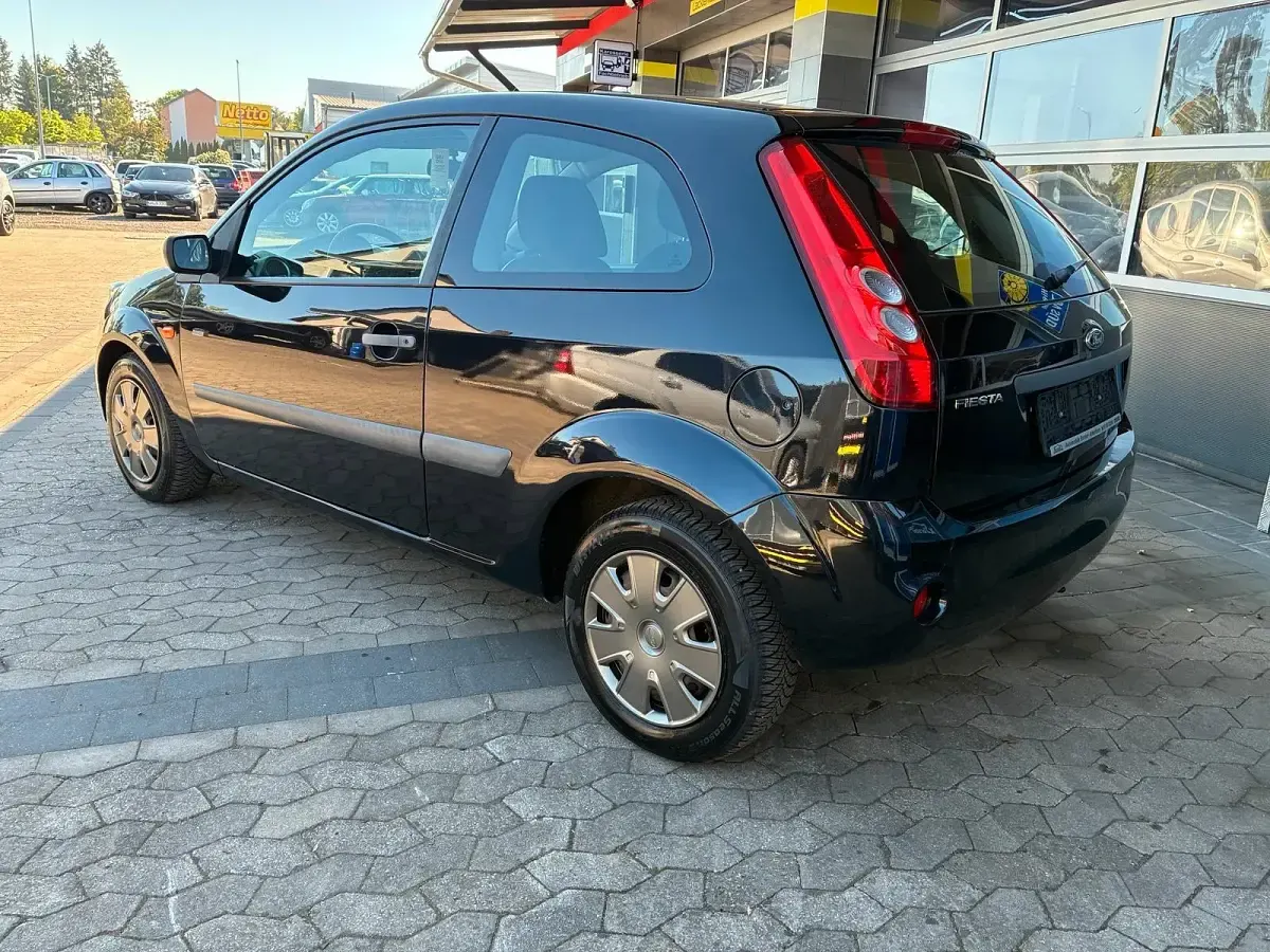 Gebraucht Ford Fiesta 70 PS (51 kW) 2007 Schwarz Kleinwagen