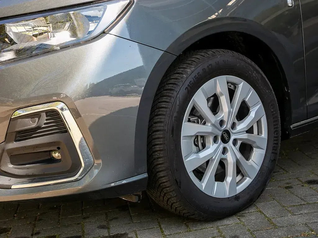 Gebraucht Ford Tourneo Connect Titanium 122 PS (89 kW) 2026 Grau Van / Kleinbus