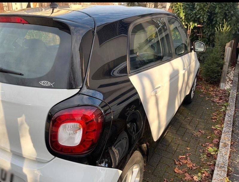 Second-hand Smart ForFour Passion 70 CP (51 kW) 2016 Alb Hatchback