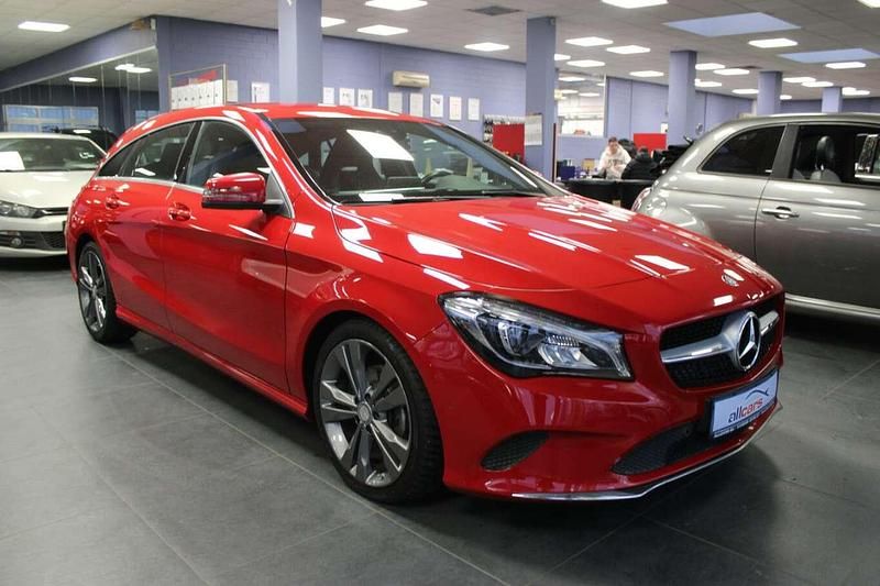 Rot Gebraucht 2017 Mercedes CLA200 Urban Kombi | 16.980 € (Fairer Preis) - Bild 1/4