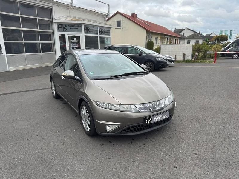 Grau Gebraucht 2007 Honda Civic Sport Limousine | 4.990 € (Guter Preis) - Bild 1/4