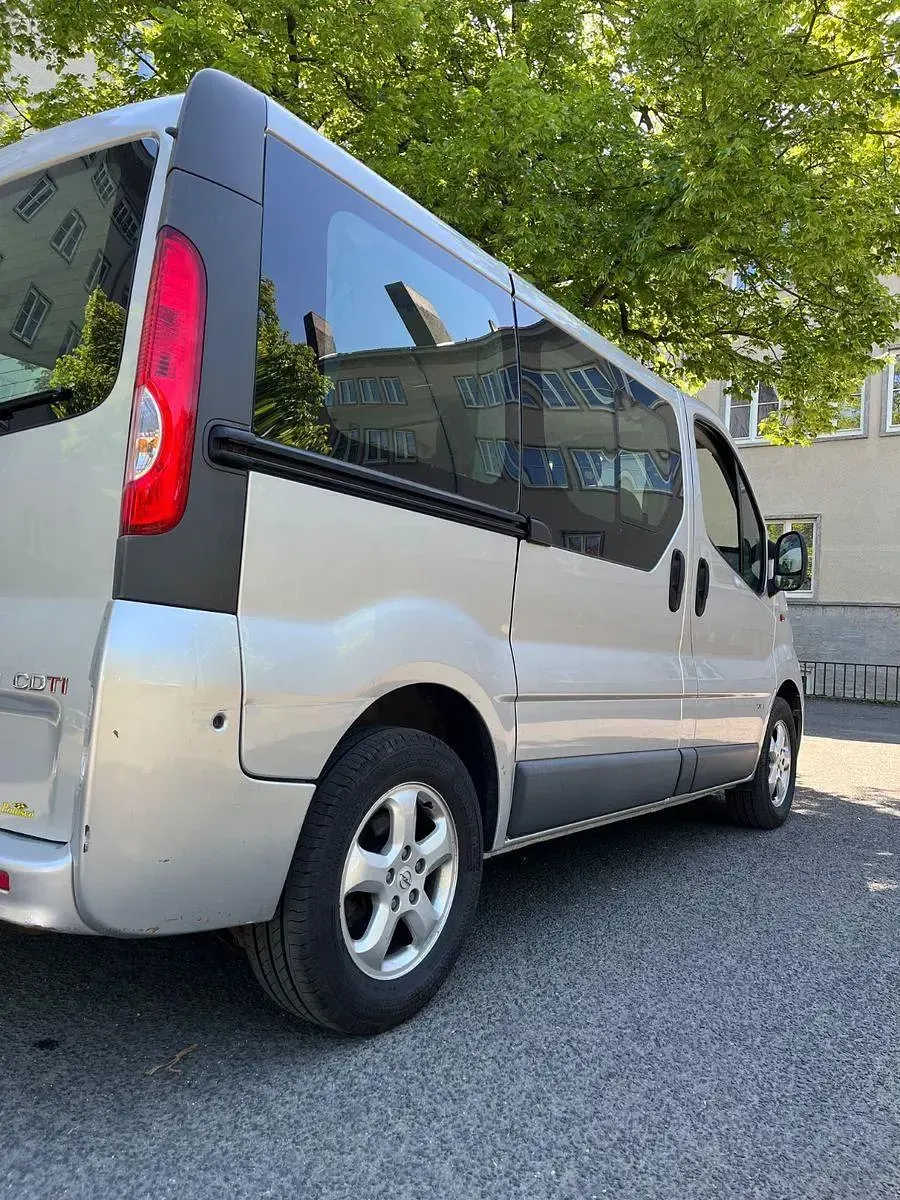 Gebraucht Opel Vivaro 114 PS (83 kW) 2014 Silber Van / Kleinbus