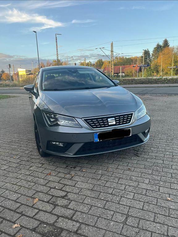 Grau Gebraucht 2017 Seat Leon XCELLENCE Limousine | 8.990 € - Bild 1/4