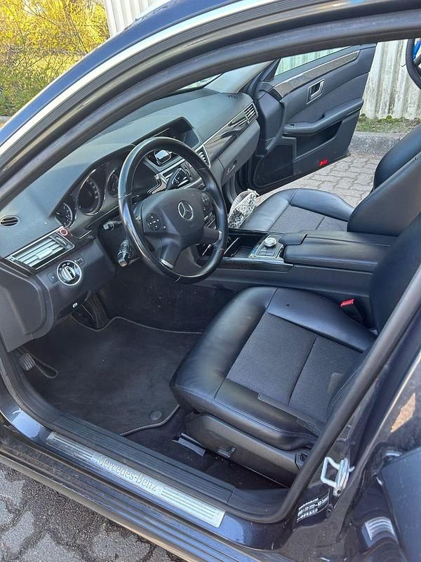 Gebraucht Mercedes 220 170 PS (125 kW) 2011 Grau Kombi