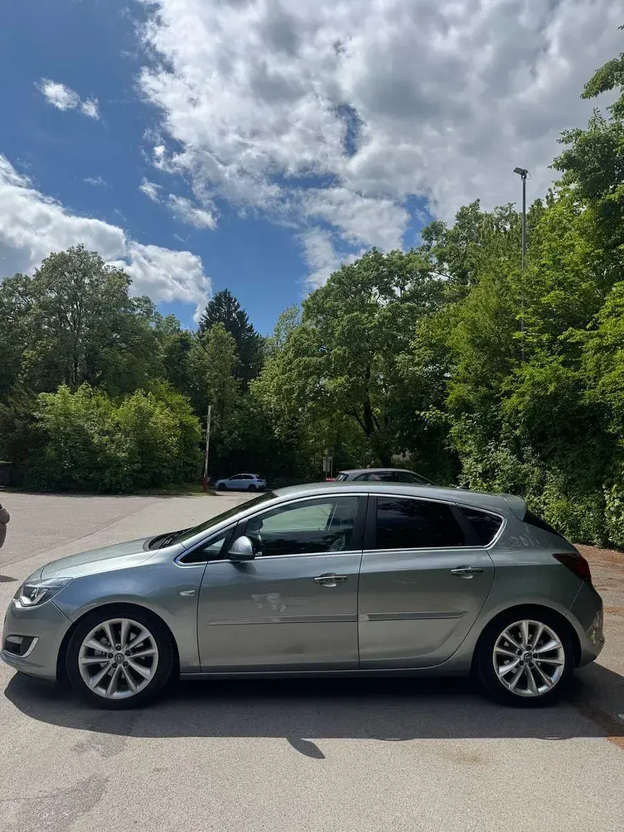 Gebraucht Opel Astra 165 PS (121 kW) 2013 Limousine