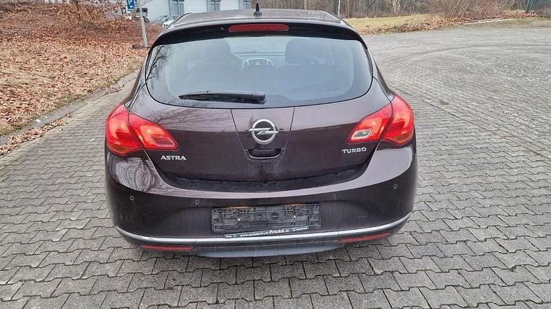 Gebraucht Opel Astra Active 140 PS (102 kW) 2013 Braun Limousine