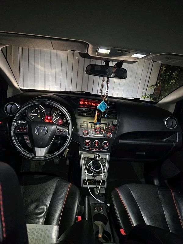 Grau Gebraucht 2010 Mazda 5 Van / Kleinbus | 5.200 € - Bild 1/4