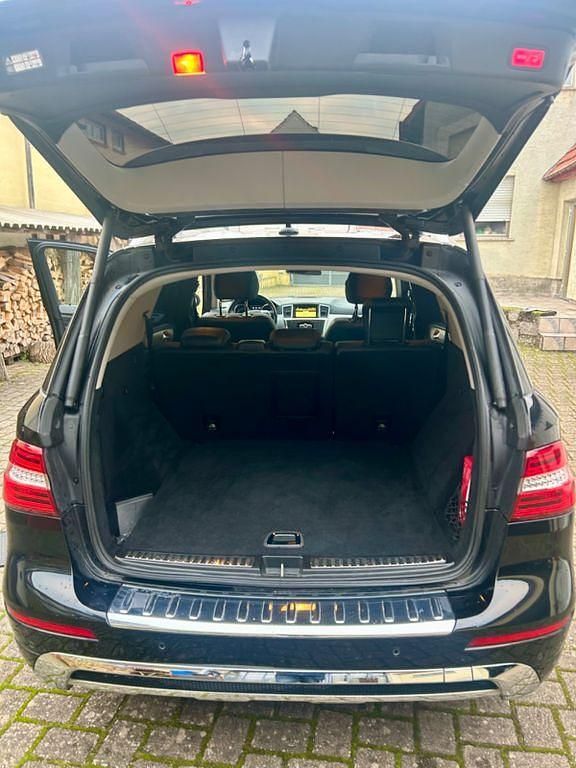 Gebraucht Mercedes ML350 258 PS (189 kW) 2012 Schwarz SUV