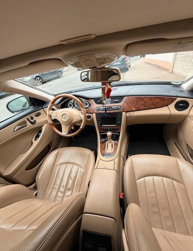 Schwarz Gebraucht 2009 Mercedes CLS280 Limousine | 9.000 € - Bild 1/4