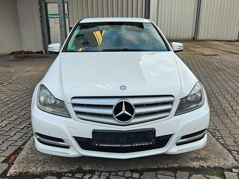 Gebraucht Mercedes C180 Avantgarde 156 PS (114 kW) 2013 Weiß Limousine