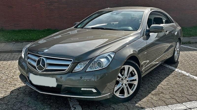 Gebraucht Mercedes E250 204 PS (150 kW) 2009 Grau Coupé