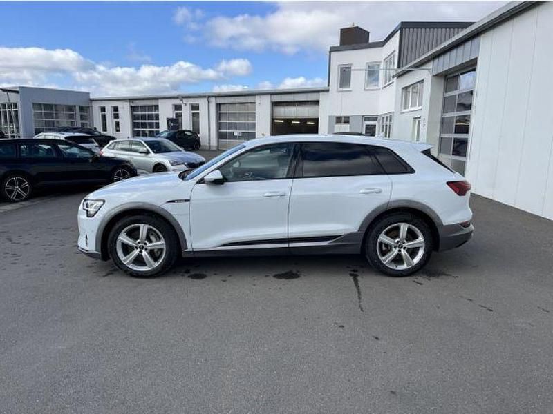 Second-hand Audi e-tron Advanced Plus 300 kW (408 CP) 2023 Alb SUV