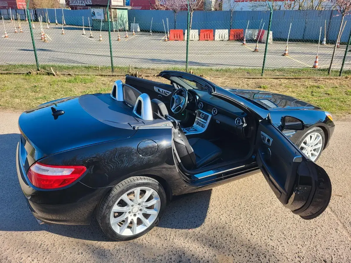 Gebraucht Mercedes SLK300 245 PS (180 kW) 2016 Schwarz Cabrio