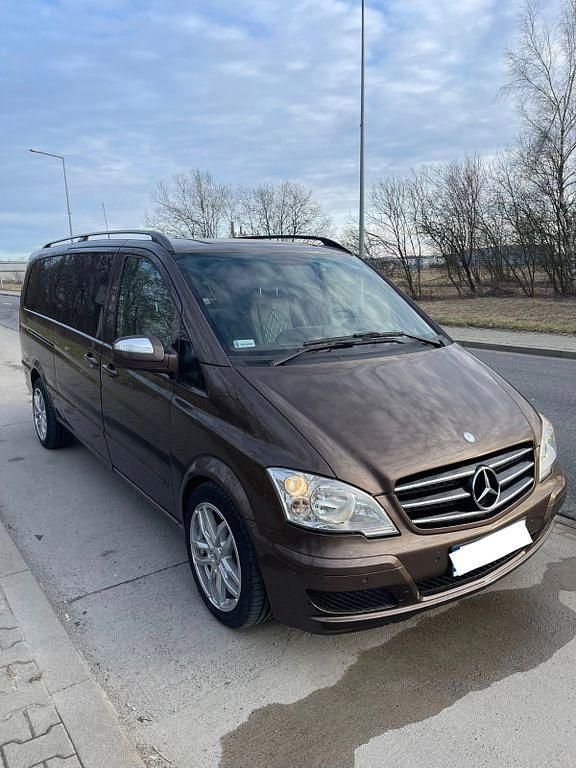 Braun Gebraucht 2009 Mercedes Viano Van / Kleinbus | 13.990 € (Etwas zu teuer) - Bild 1/4