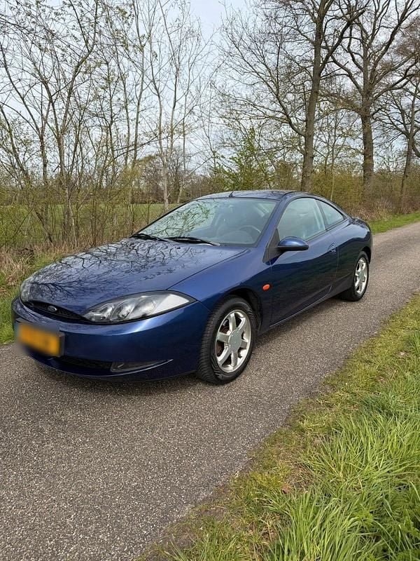 Usado Ford Cougar 170 HP (125 kW) 2000 Azul Coupé