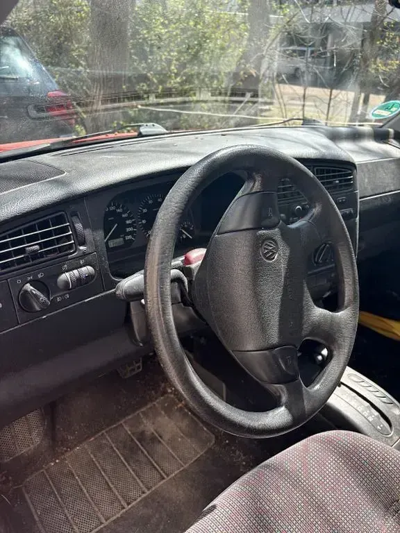 Gebraucht VW Vento 75 PS (55 kW) 1996 Rot Limousine