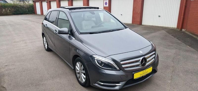 Gebraucht Mercedes B180 109 PS (80 kW) 2012 Grau Van / Kleinbus