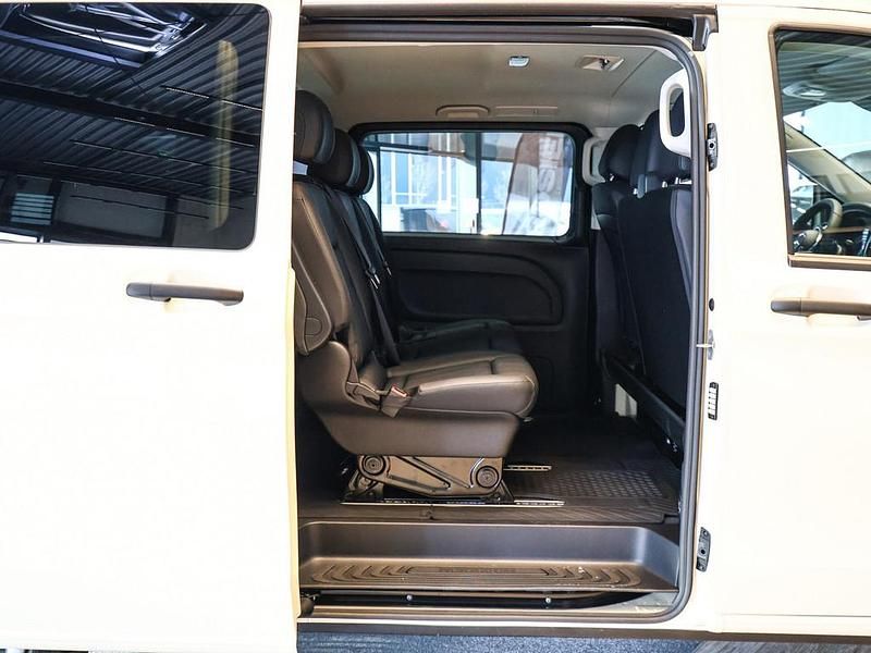 Gebraucht Mercedes Vito 136 PS (100 kW) 2025 Beige / hellelfenbein Van