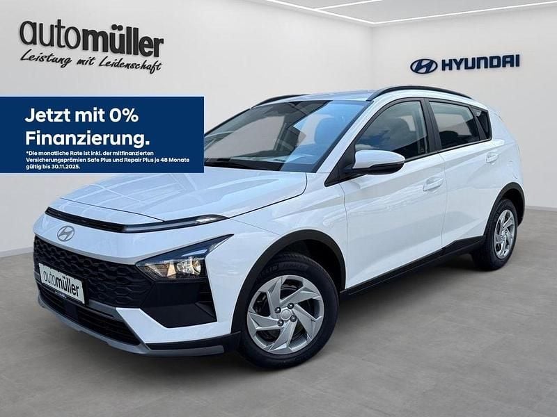 Weiß atlas white / sol Gebraucht 2024 Hyundai Bayon Select SUV | 18.666 € (Superpreis) - Bild 1/4