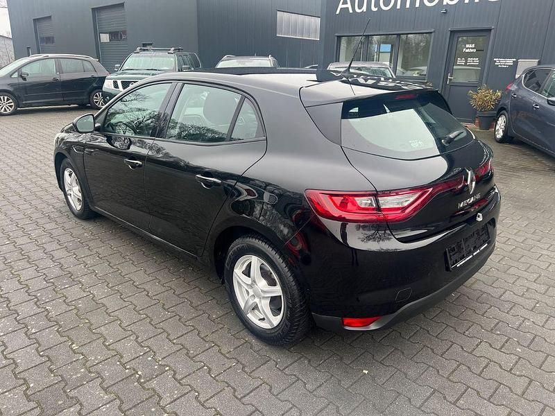 Gebraucht Renault Mégane IV Life 101 PS (74 kW) 2017 Schwarz Limousine