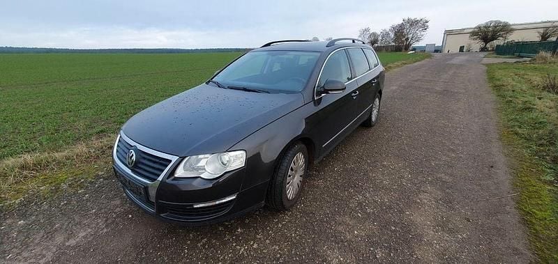 Braun Gebraucht 2009 VW Passat Comfortline Kombi | 1.590 € (Superpreis) - Bild 1/4