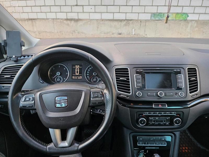 Braun Gebraucht 2011 Seat Alhambra Van / Kleinbus | 7.900 € (Fairer Preis) - Bild 1/4