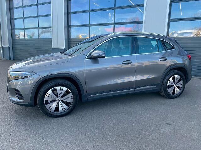 Gebraucht Mercedes EQA300 167 kW (228 PS) 2024 Mountaingrau SUV