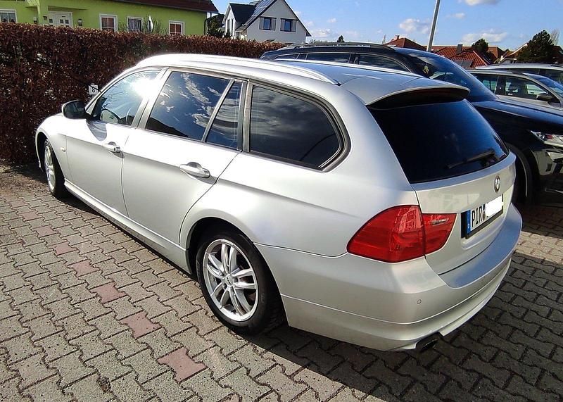 Gebraucht BMW 320 184 PS (135 kW) 2010 Silber Kombi