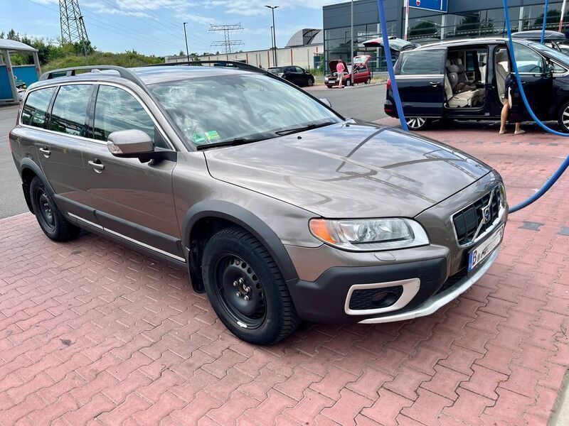 Braun Gebraucht 2008 Volvo XC70 Summum SUV | 10.000 € (Fairer Preis) - Bild 1/4