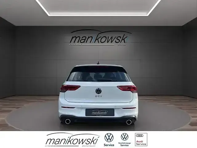 Gebraucht VW Golf VIII GTI 180 PS (132 kW) 2024 Weiß Limousine
