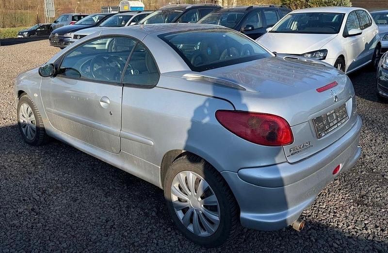 Gebraucht Peugeot 206 CC Quiksilver 109 PS (80 kW) 2004 Silber Cabrio