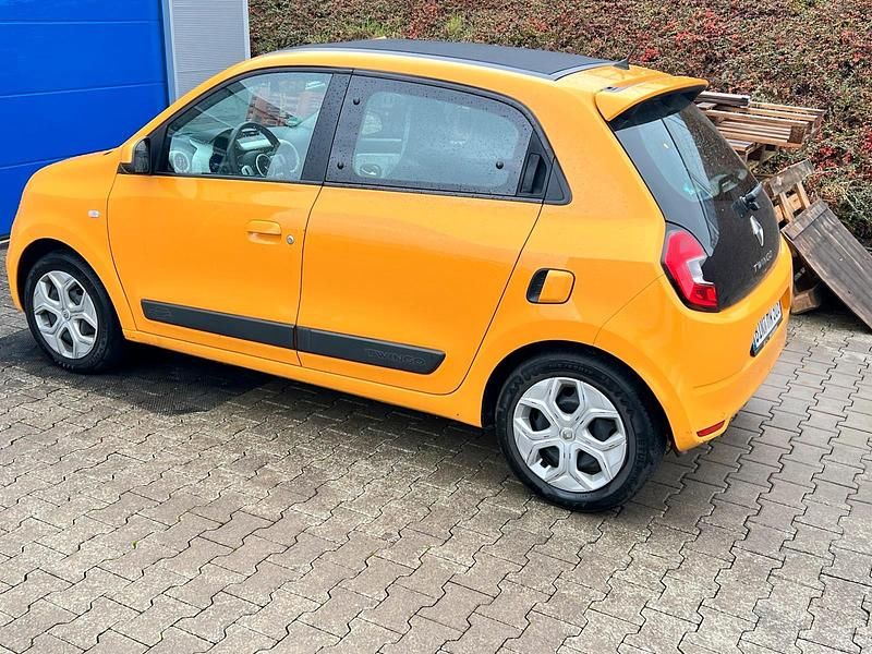 Gelb Gebraucht 2021 Renault Twingo Kleinwagen | 11.900 € (Etwas zu teuer) - Bild 1/4