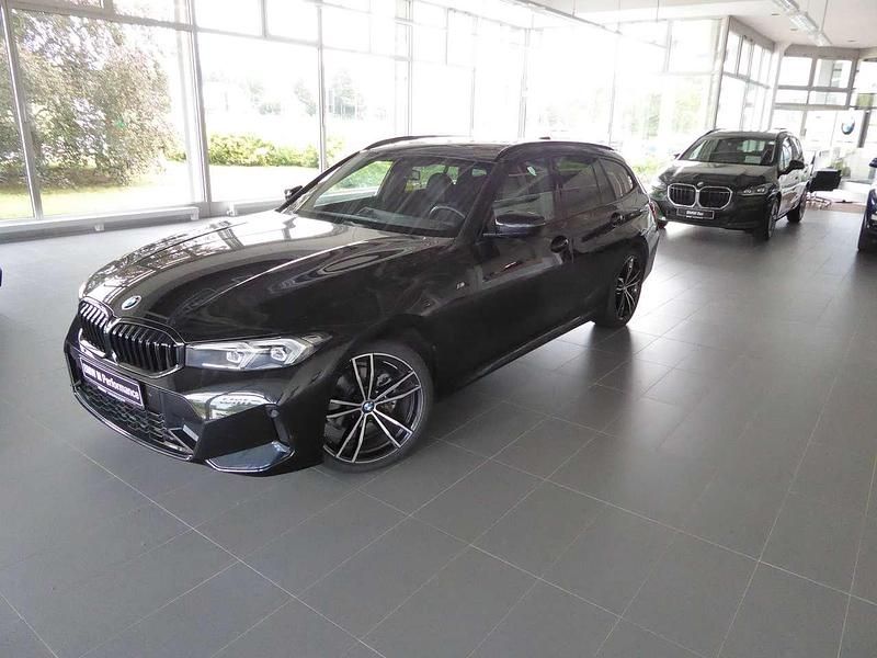 Gebraucht BMW 320 M Sport 190 PS (139 kW) 2024 Black sapphire metallic Kombi