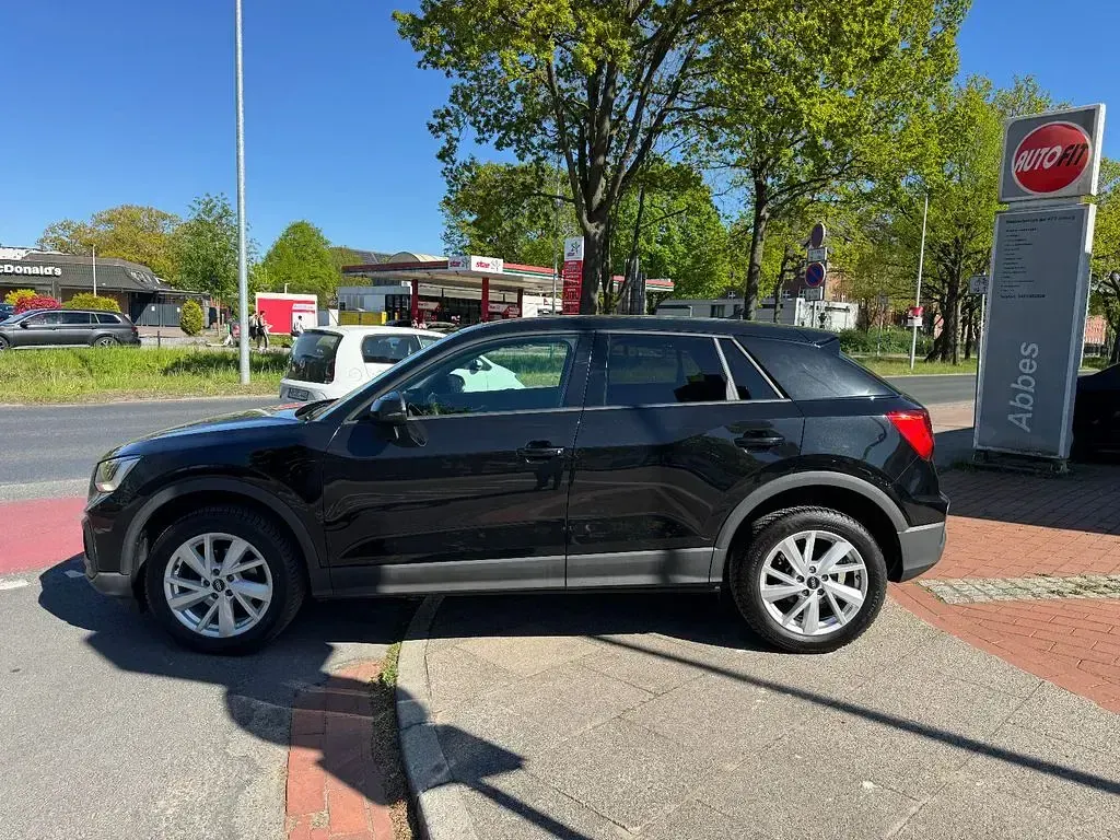 Gebraucht Audi Q2 Basis 150 PS (110 kW) 2022 Schwarz SUV