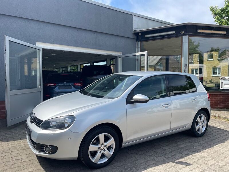 Silber Gebraucht 2011 VW Golf VI Team Limousine | 5.890 € (Guter Preis) - Bild 1/4