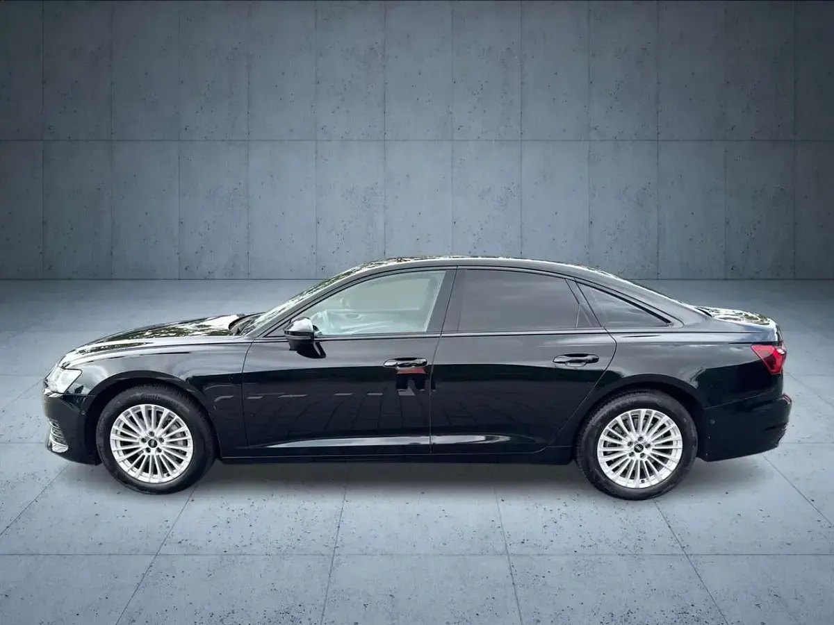 Gebraucht Audi A6 Design 265 PS (194 kW) 2021 Mythosschwarz metallic Limousine