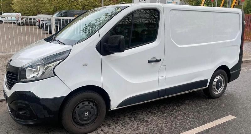Gebraucht Renault Trafic 90 PS (66 kW) 2015 Weiß Van / Kleinbus