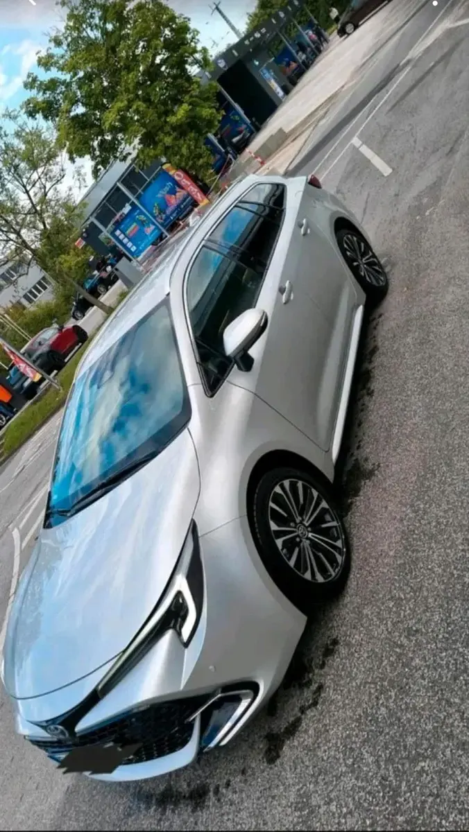Gebraucht Toyota Corolla Hybrid 140 PS (102 kW) 2024 Silber Kombi