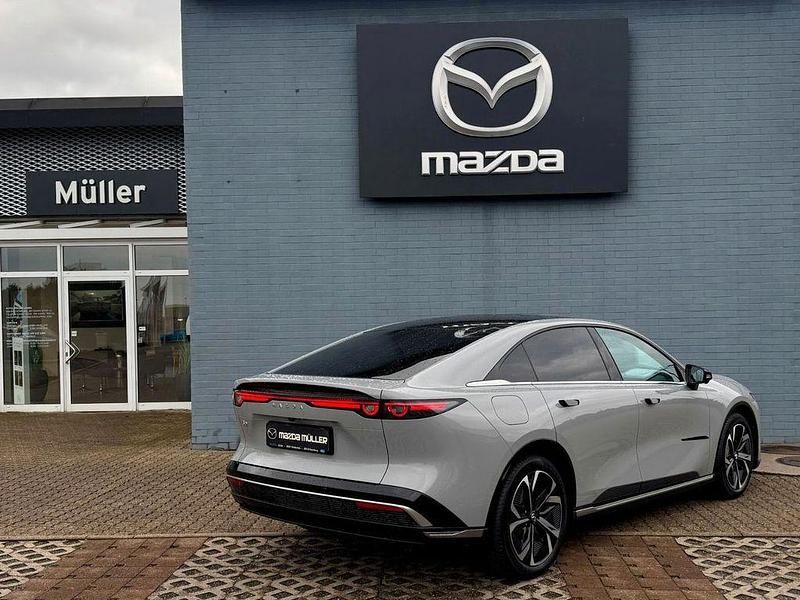 Neu Mazda 6e Takumi-Line 189 kW (258 PS) 2026 Grau Limousine