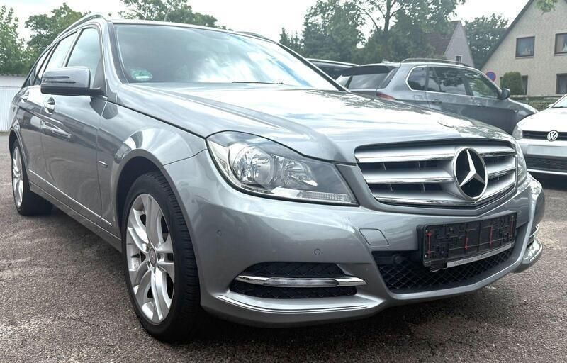 Silber Gebraucht 2011 Mercedes C180 Avantgarde Kombi | 5.690 € - Bild 1/4