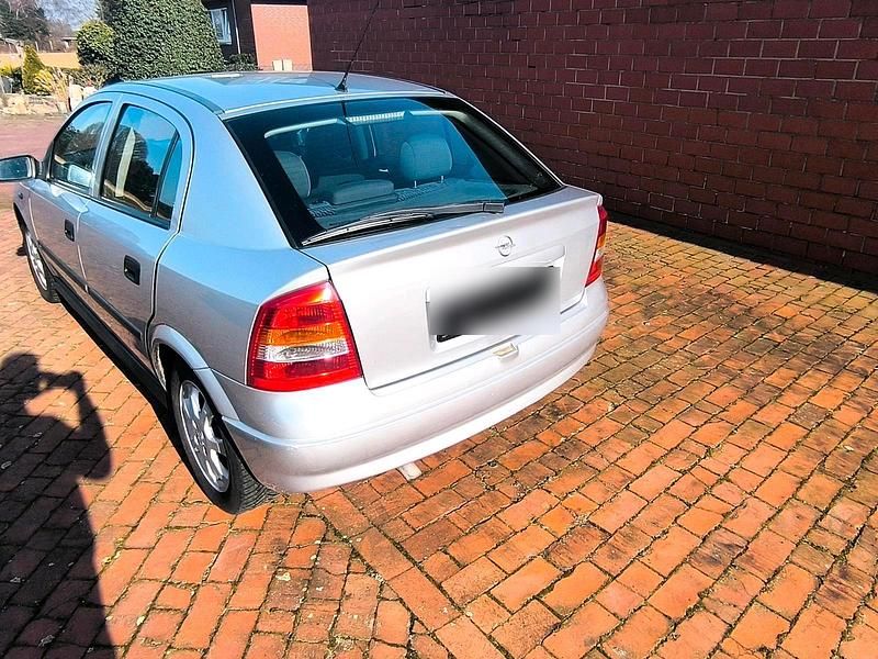 Gebraucht Opel Astra 84 PS (61 kW) 2001 Silber Coupé