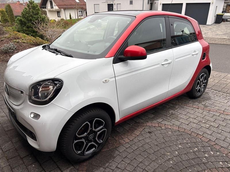 Używany Smart ForFour Passion 90 KM (66 kW) 2018 Biały Hatchback