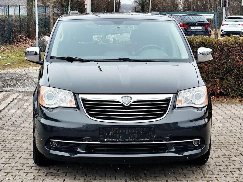 Gebraucht Lancia Voyager Platinum 163 PS (119 kW) 2013 Grau Van / Kleinbus