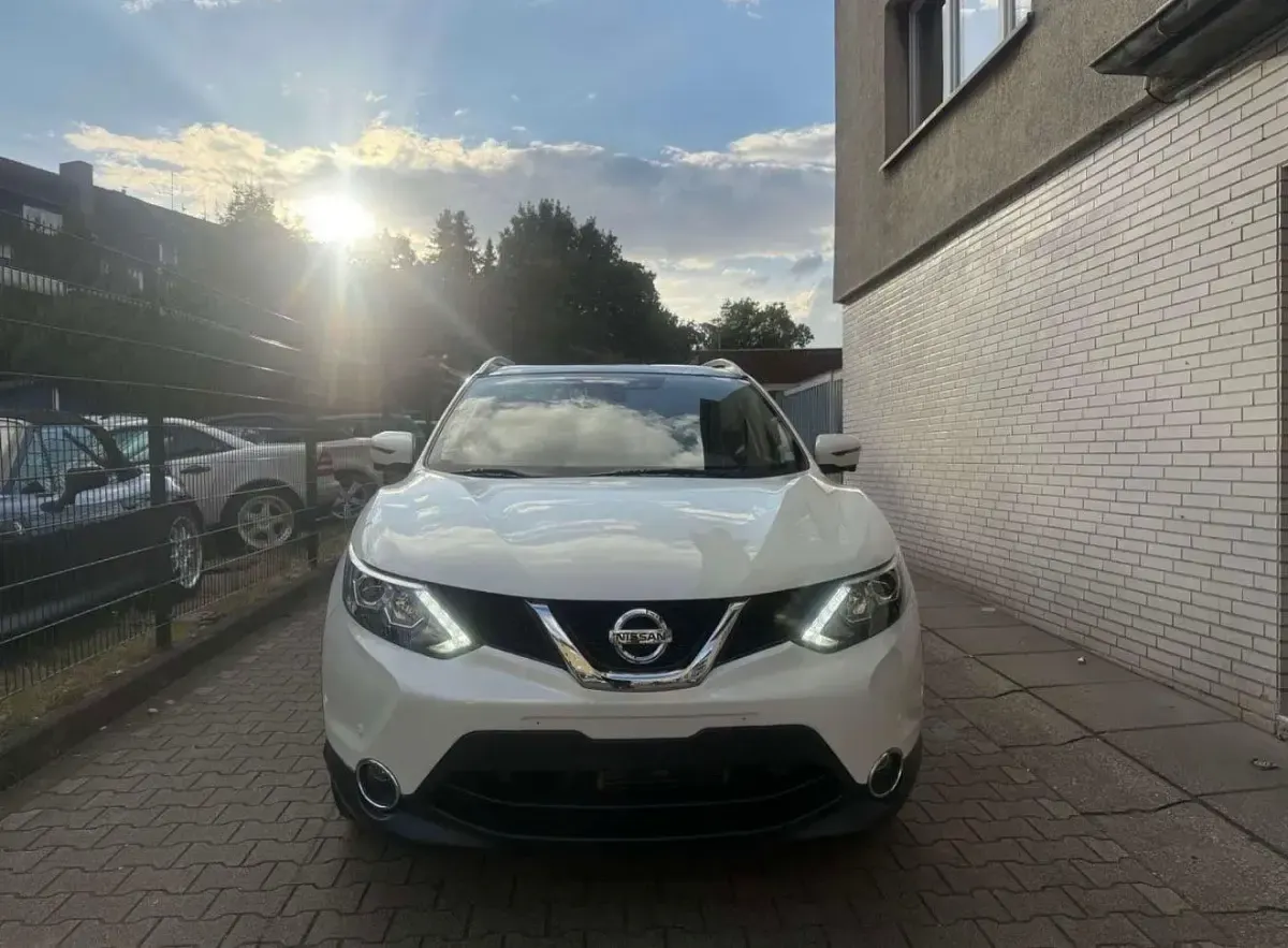 Gebraucht Nissan Qashqai Tekna 116 PS (85 kW) 2015 Weiß SUV