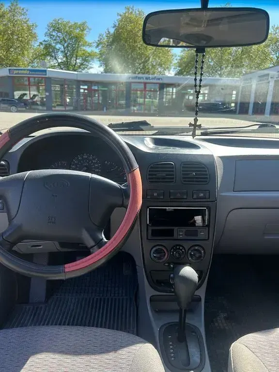 Gebraucht Kia Rio 98 PS (72 kW) 2001 Limousine