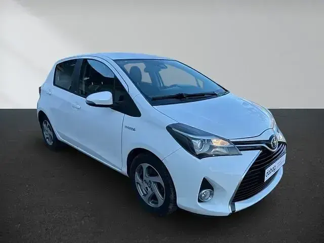 Gebraucht Toyota Yaris Hybrid 101 PS (74 kW) 2017 Weiß Kleinwagen