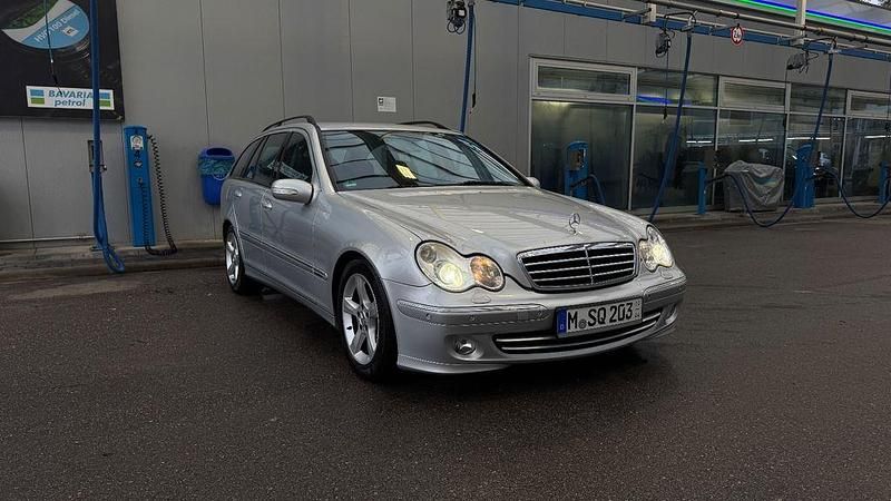 Silber Gebraucht 2007 Mercedes C220 Avantgarde Limousine | 3.850 € (Guter Preis) - Bild 1/4