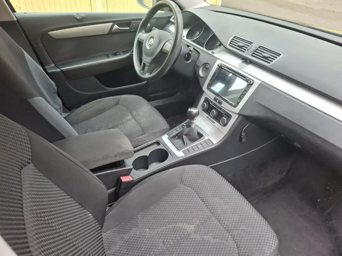 Gebraucht VW Passat 105 PS (77 kW) 2012 Schwarz Kombi
