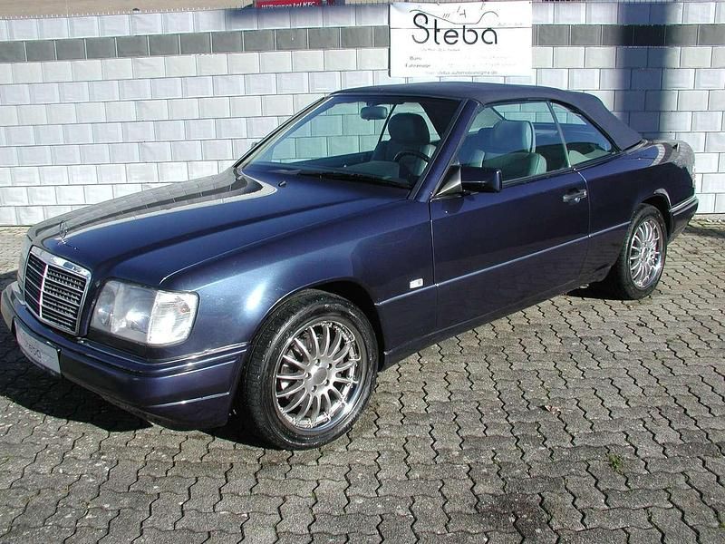 Gebraucht Mercedes E220 Edition 150 PS (110 kW) 1997 Blau Cabrio