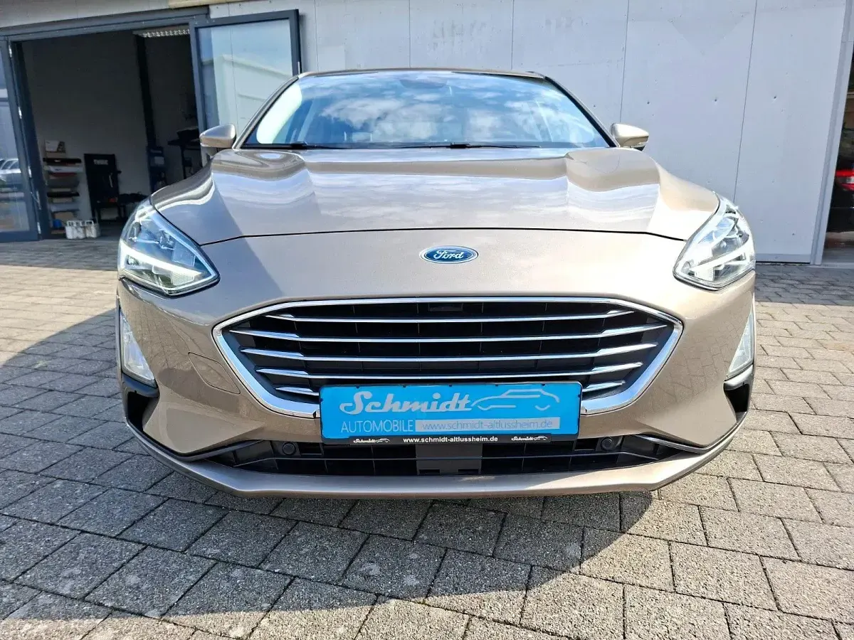 Gebraucht Ford Focus Titanium 125 PS (91 kW) 2019 Silber Limousine